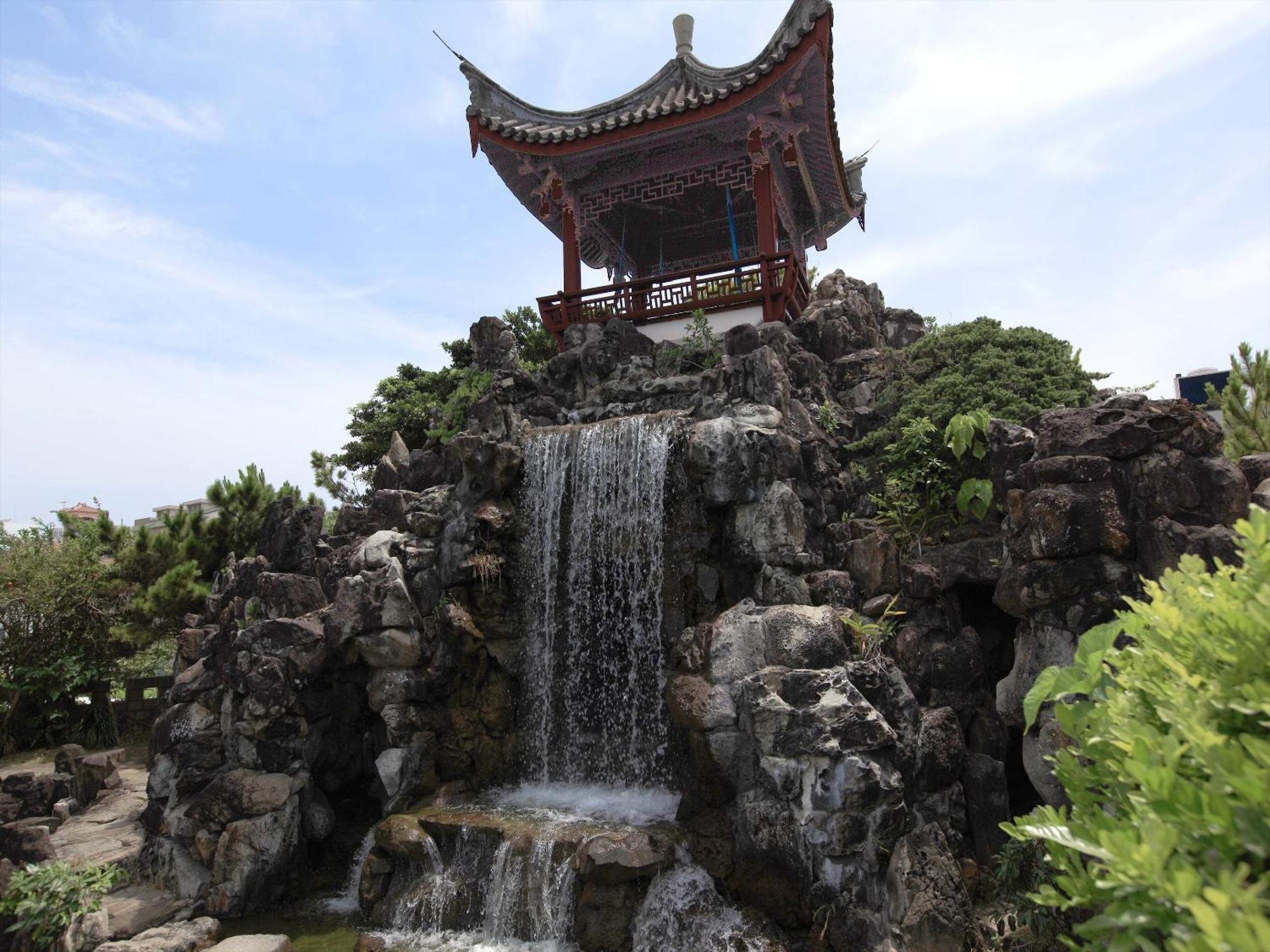 Okinawa Pensión Grand Naha Exterior foto