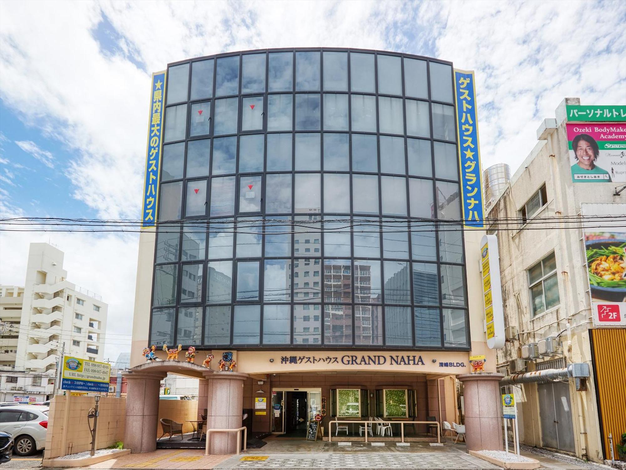 Okinawa Pensión Grand Naha Exterior foto