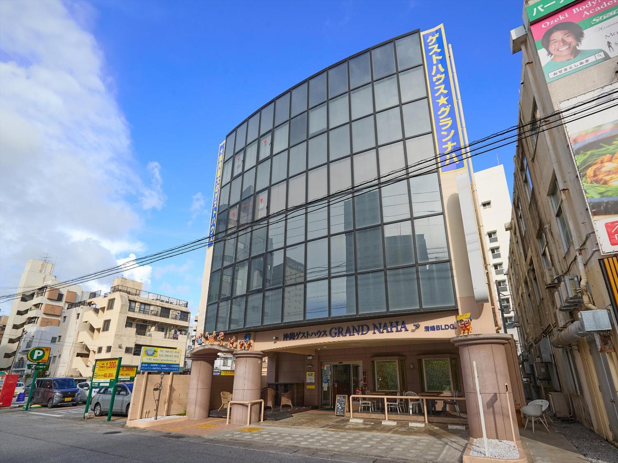 Okinawa Pensión Grand Naha Exterior foto