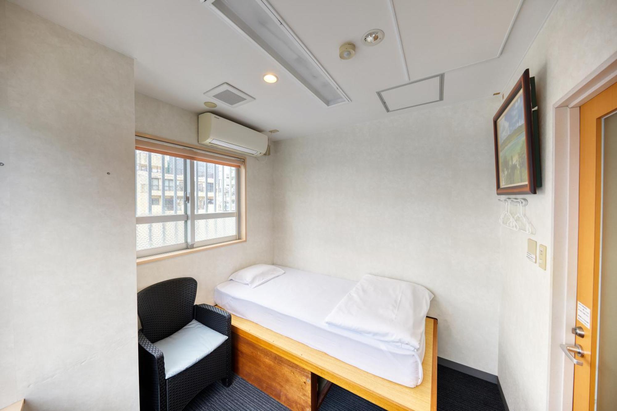 Okinawa Pensión Grand Naha Exterior foto
