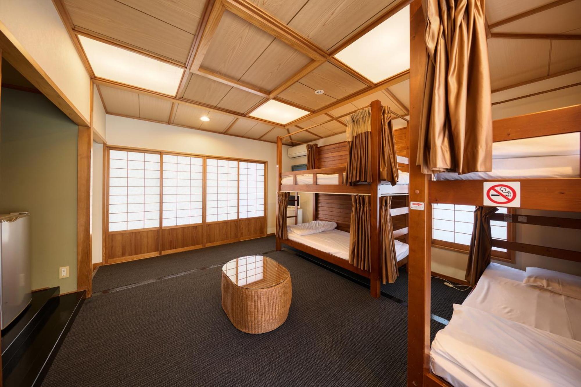Okinawa Pensión Grand Naha Exterior foto