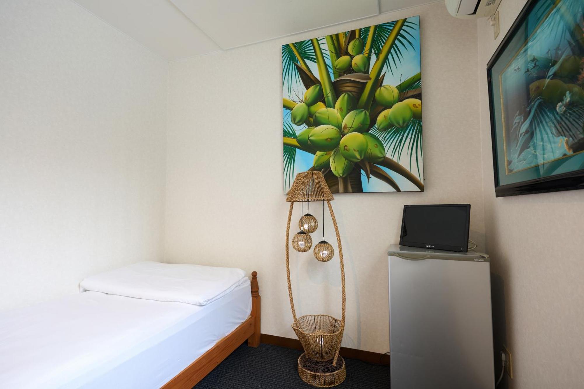 Okinawa Pensión Grand Naha Exterior foto